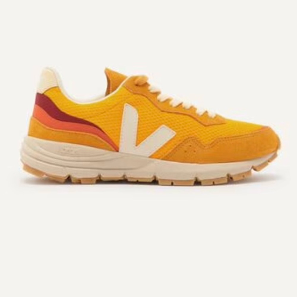 Veja Sneaker. Yellow, size 6 US, 37EU